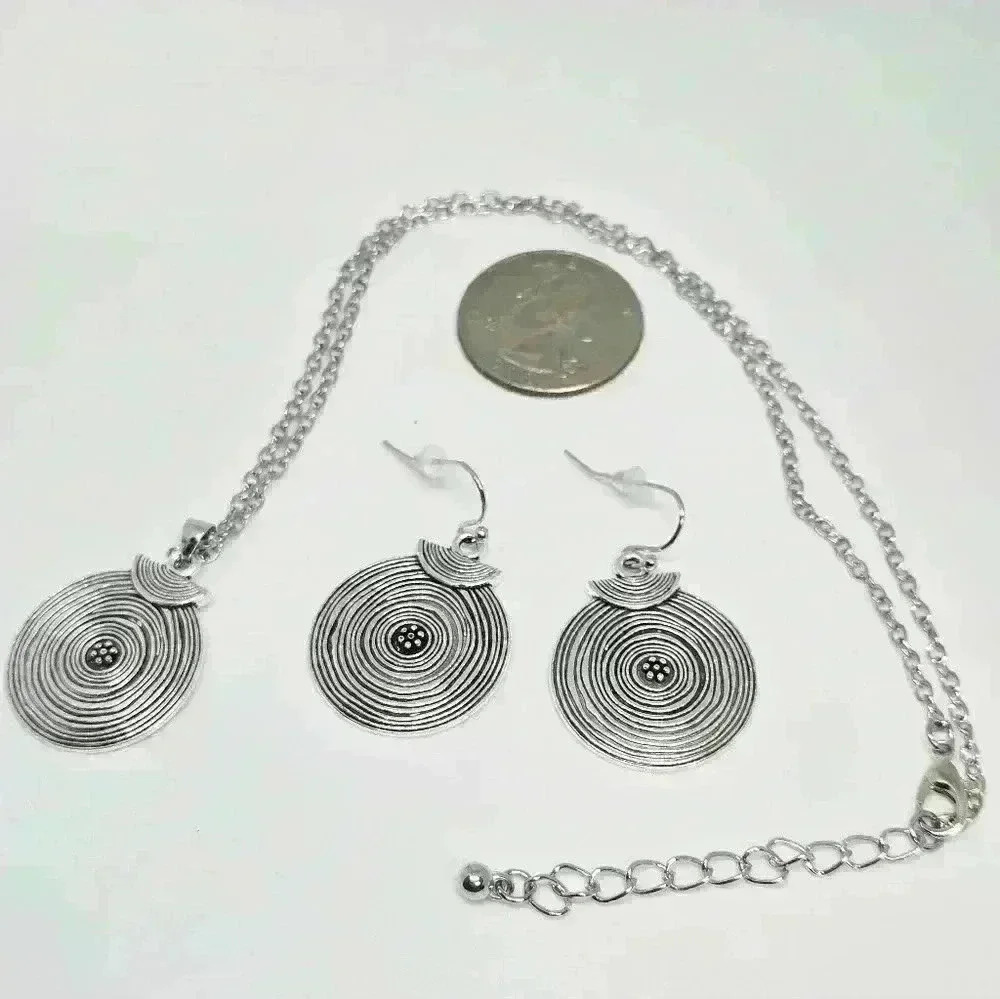 NWOT Exquisite Earrings and Necklace Set - Picture 5 of 5